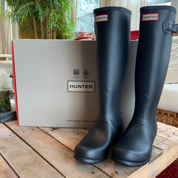 🎉SOLD🎉BNWT Authentic Hunter tall black boots - Picture 2 of 6